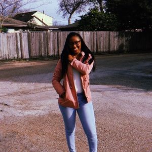 Meet your Posher, Ieisha